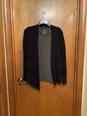 Set of 2: XL black light weight ruffled open front and moss green Nine West top